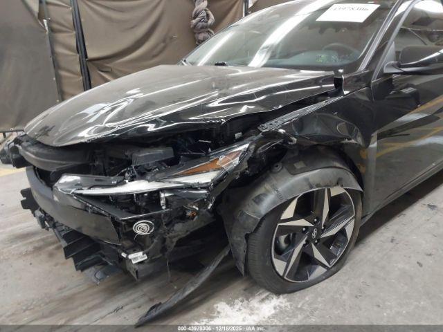 Hyundai ELANTRA Limited Image 3