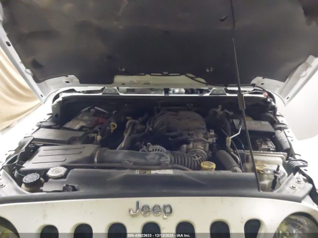 Jeep Wrangler Sahara Image 12