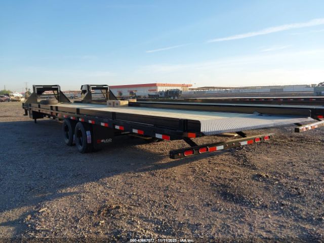 Delco Trailers Gooseneck Flatbed Image 5