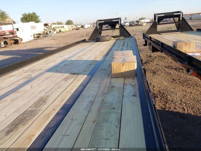 Delco Trailers Gooseneck Flatbed Image 4