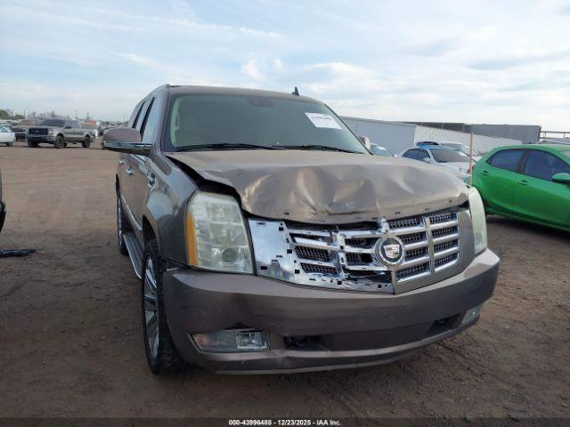 Cadillac Escalade Standard Image 9