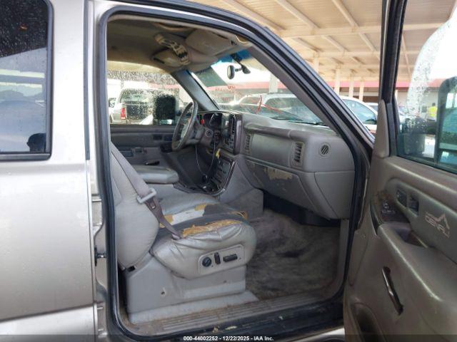 GMC Yukon Denali Image 9