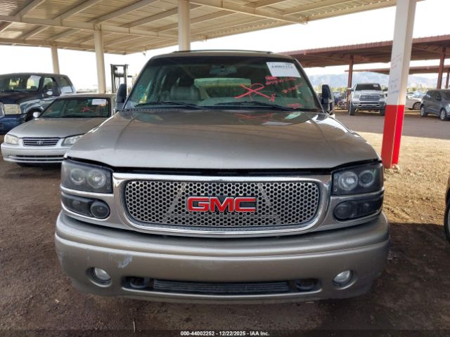 GMC Yukon Denali Image 8