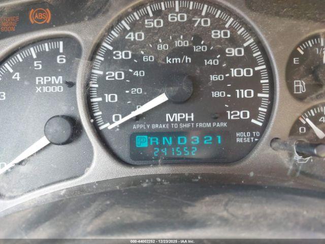 GMC Yukon Denali Image 10