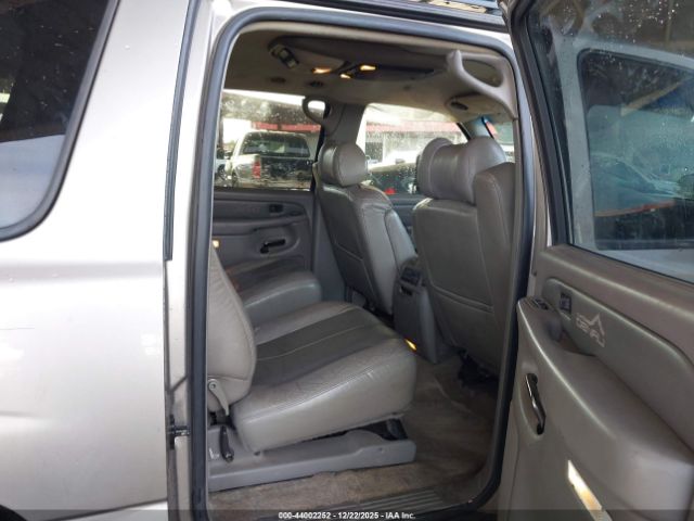 GMC Yukon Denali Image 5