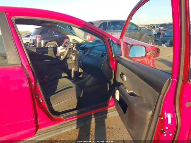 Nissan Versa 1.8 S Image 14