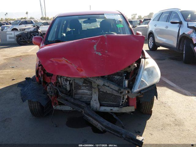 Nissan Versa 1.8 S Image 2