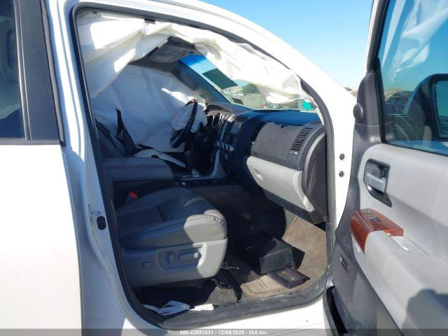 Toyota Sequoia Platinum 5.7l V8 Image 16