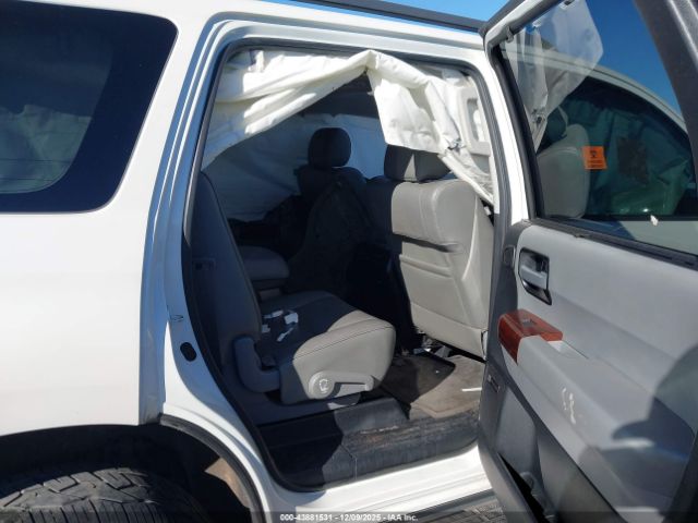 Toyota Sequoia Platinum 5.7l V8 Image 13