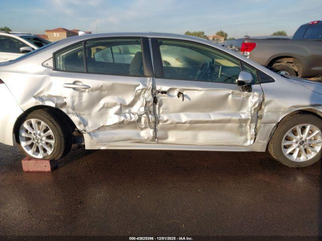 Toyota Corolla Le Image 8