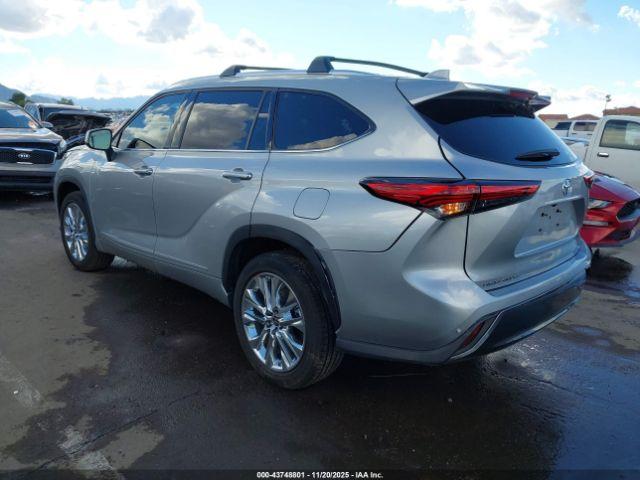 Toyota Highlander Limited Image 3