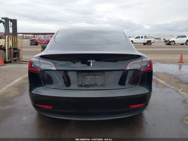 Tesla Model 3 Image 8