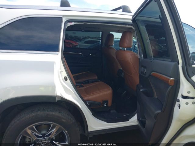 Toyota Highlander Limited Platinum Image 11