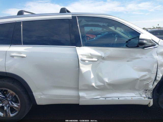 Toyota Highlander Limited Platinum Image 13