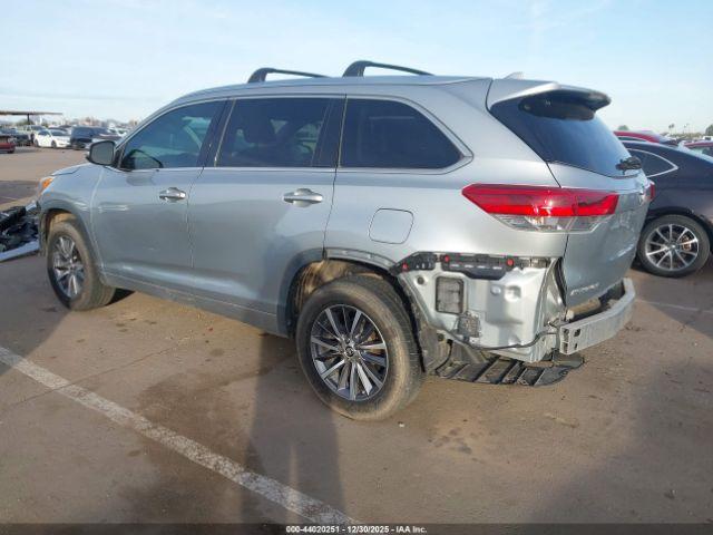 Toyota Highlander Xle Image 8