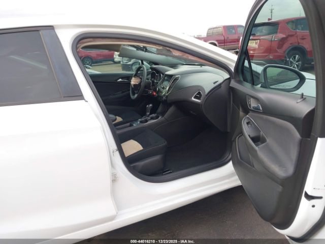 Chevrolet Cruze Ls Image 4