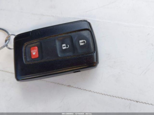 Toyota Prius Image 8