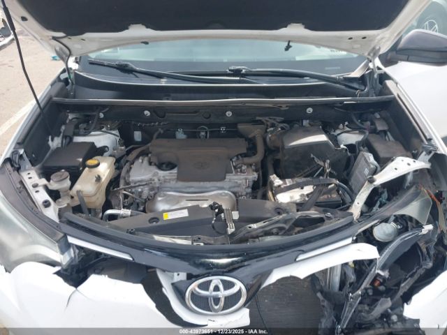 Toyota RAV4 Le Image 10