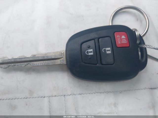 Toyota RAV4 Le Image 2