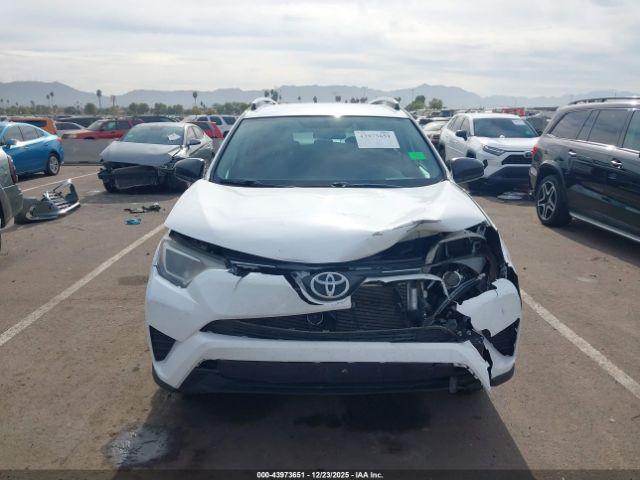 Toyota RAV4 Le Image 3