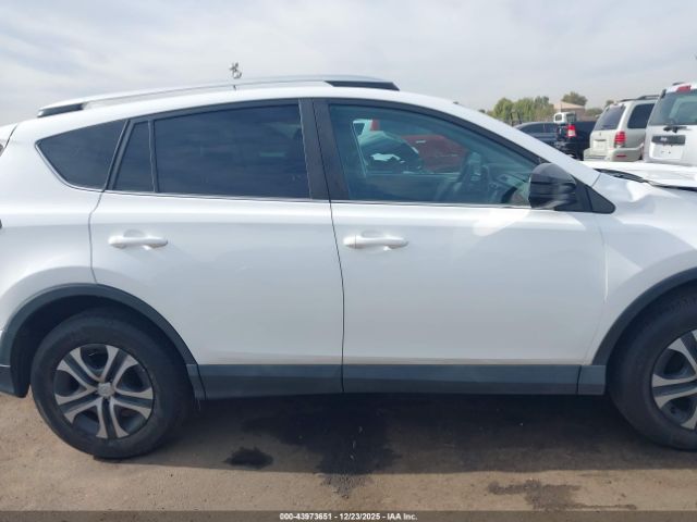 Toyota RAV4 Le Image 9