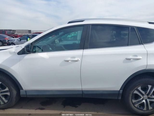 Toyota RAV4 Le Image 14