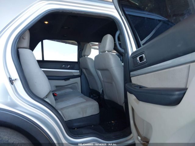 Ford Explorer Image 3