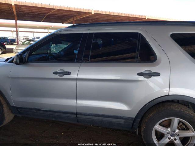 Ford Explorer Image 5
