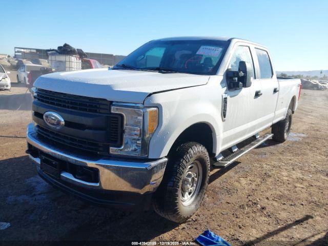 Ford F-250 Xl Image 3
