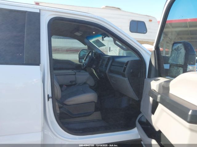 Ford F-250 Xl Image 4