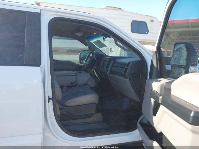 Ford F-250 Xl Image 4