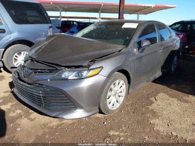Toyota Camry Le Image 5