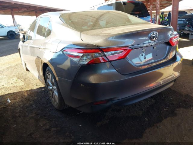 Toyota Camry Le Image 3