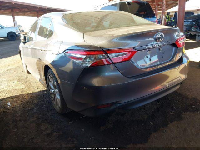 Toyota Camry Le Image 3