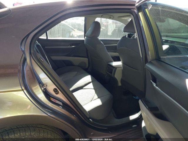 Toyota Camry Le Image 14