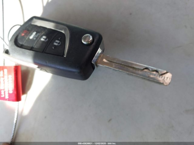 Toyota Camry Le Image 8