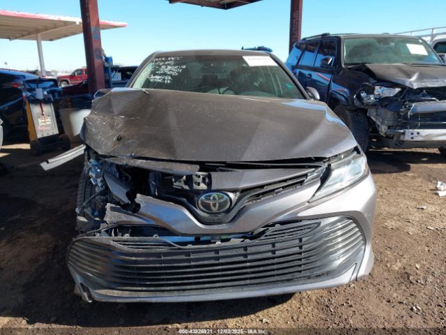 Toyota Camry Le Image 12