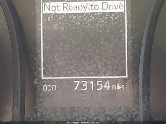 Toyota Camry Le Image 9