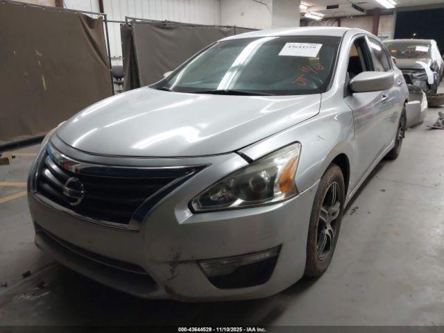 Nissan Altima Image 10