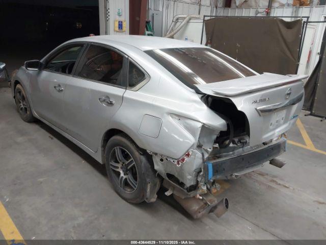 Nissan Altima Image 11