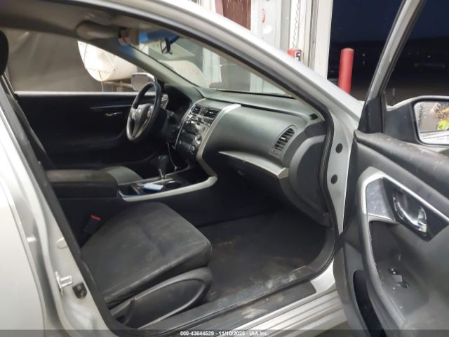 Nissan Altima Image 12