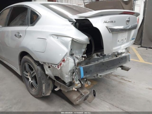 Nissan Altima Image 17