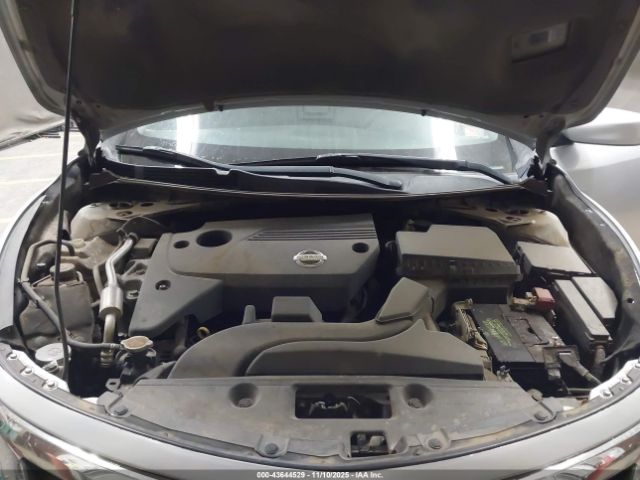 Nissan Altima Image 16