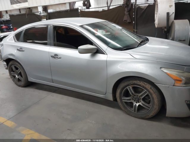 Nissan Altima Image 8