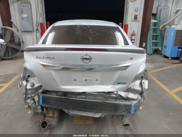 Nissan Altima Image 5