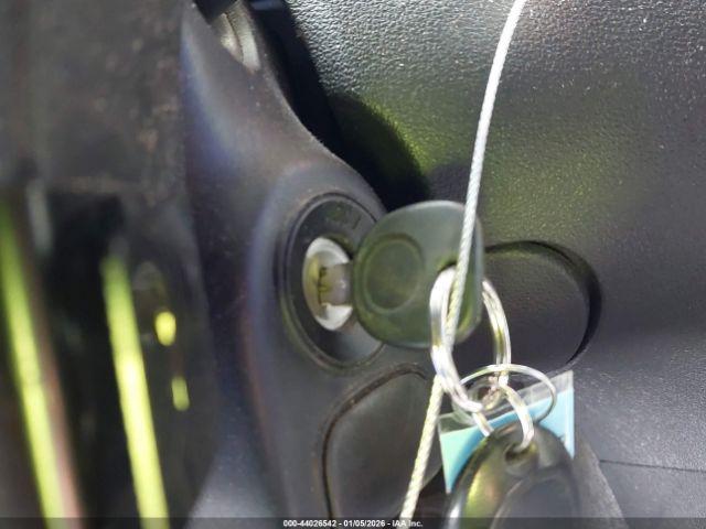 Pontiac Solstice Image 2