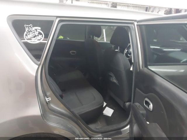 Kia Soul + Image 8