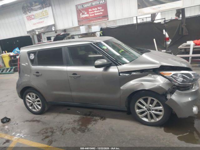 Kia Soul + Image 13