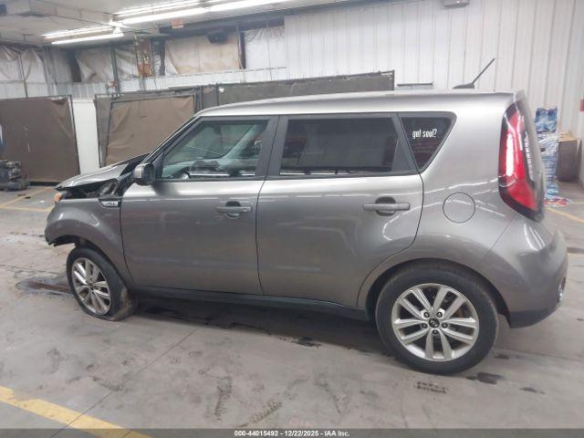 Kia Soul + Image 10