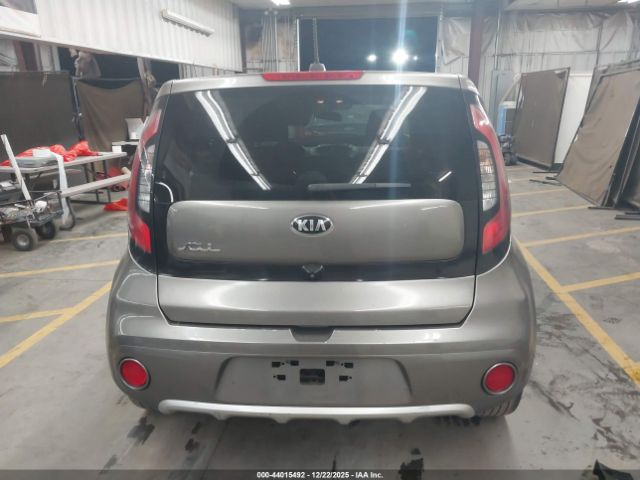 Kia Soul + Image 12